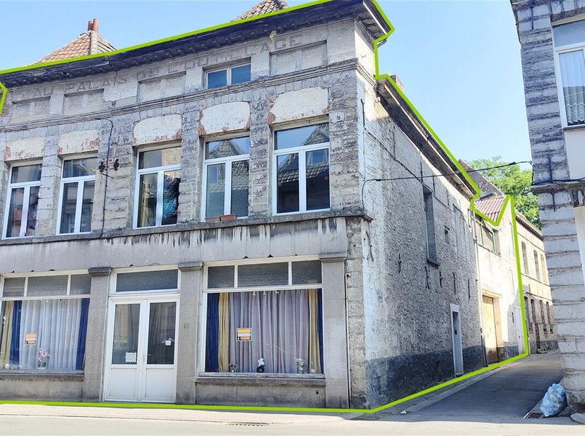 Immeuble de rapport mixte au coeur de Tournai Rare opportunité sur le marché !&lt;br /&gt;
Situé en plein centre-ville, cet ensemble immobilier se compose d