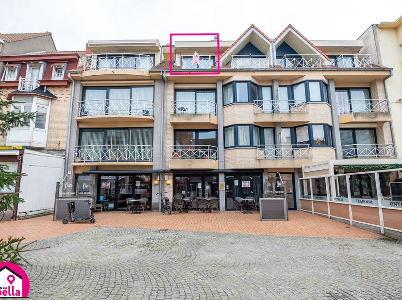 Modern Appartement te Koop  2 Slaapkamers, Terras &amp; Toplocatie!Ontdek dit prachtig 2-slaapkamerappartement, ideaal gelegen op een autovrij plein, op e