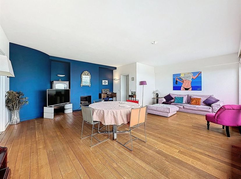 Quartier de Chant d&#039;Oiseau - Bel appartement 1 chambre meublé de +/-86m² avec une terrasse de +/- 15m² situé au 9 ème étage composé comme suit : Un ha