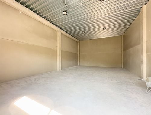                                         Bedrijfsgebouw te huur in Bierges, € 1.800
