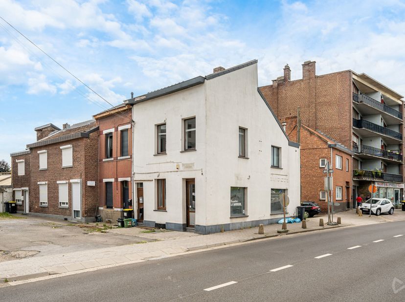 We Invest Liège et Sébastien ont le plaisir de vous présenter cette opportunité à fort potentiel, idéalement située sur un axe de passage à Oupeye, à