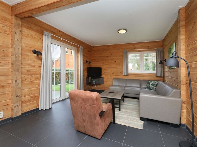 Gezellige vakantiewoning in luxe park &quot;Mooi Zutendaal&quot; met 3 ruime slaapkamers en sauna&lt;br /&gt;
Ligging :&lt;br /&gt;
+ Gelegen in het luxe Landal vakantiepar