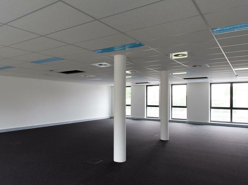 4 units van 214 - 360 m² beschikbaar in een recent kantoorgebouw, zeer centraal gelegen aan de A12 in Wilrijk, op 5min van de Antwerpse Ring &amp;amp; E19