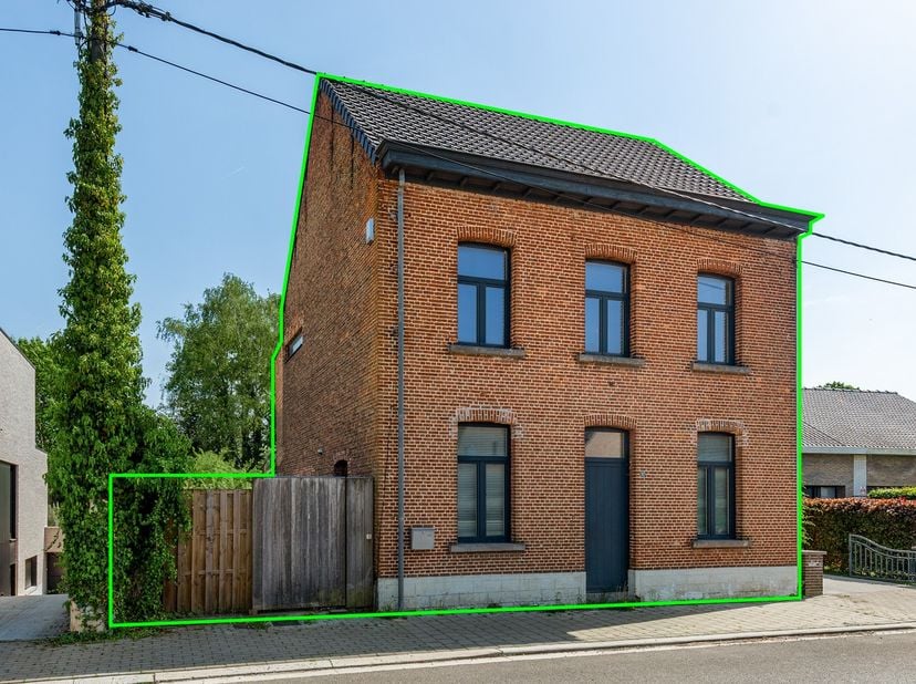 Goed geografisch gelegen (as Antw./Mech./Brussel.) en gemoderniseerde open bebouwing.&lt;br /&gt;
&lt;br /&gt;
Deze aantrekkelijke ééngezinswoning (voorheen verhu