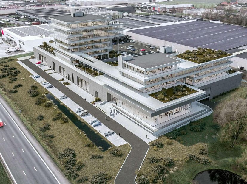 Op de grens van Waregem en Deerlijk, pal langs de E17 Gent-Kortrijk, verrijst het indrukwekkende bedrijvenpark The Edge. Dit vooruitstrevende project