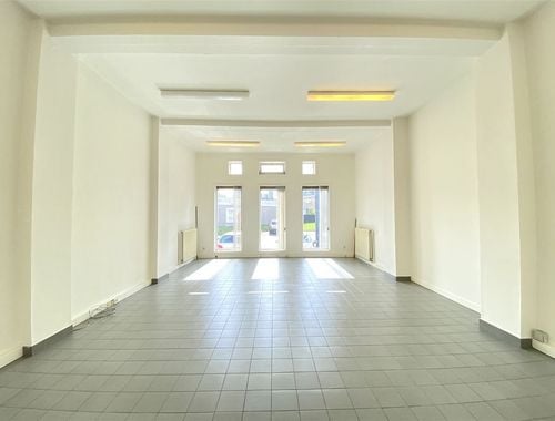                                         Complexe de bureaux à louer à Sint-Denijs-Westrem, € 650
