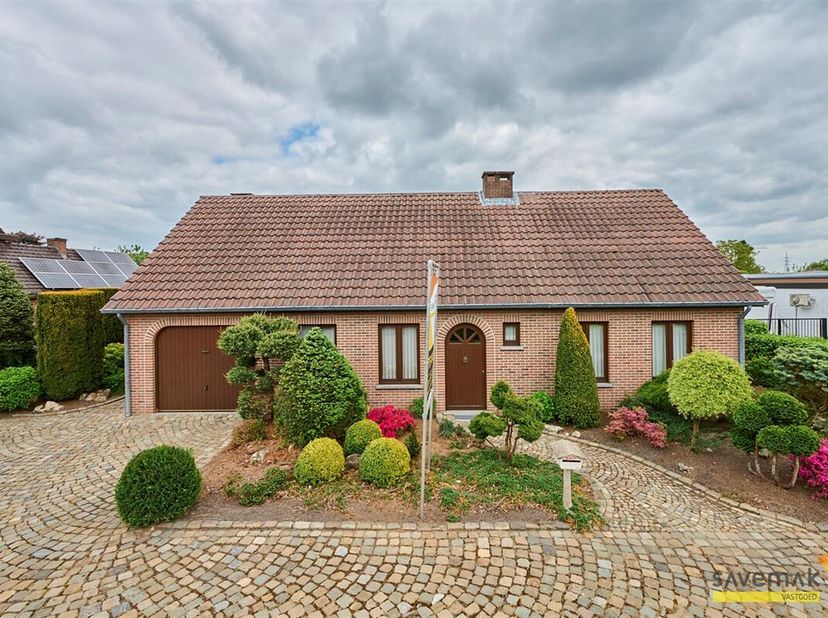 Bienvenue dans cette charmante maison au coeur de Lommel.&lt;br /&gt;
Cette belle maison dispose de trois chambres spacieuses (dont une au rez-de-chaussée)