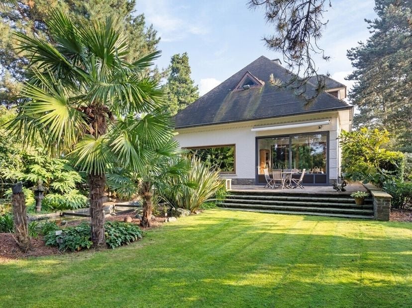 A deux pas de Louvain, à proximité de Tirlemont et de tous les axes routiers, nous avons le plaisir de vous proposer à la vente cette villa de 1967, b