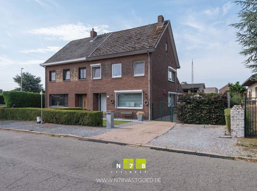 *IN OPTIE *HALFVRIJSTAANDE WONING MET 3 SLAAPKAMERS OP EEN PERCEEL VAN 3A84CA TE MAASMECHELEN.&lt;br /&gt;
ADRES&lt;br /&gt;
- Boudewijnlaan 20, 3630 Maasmechelen
