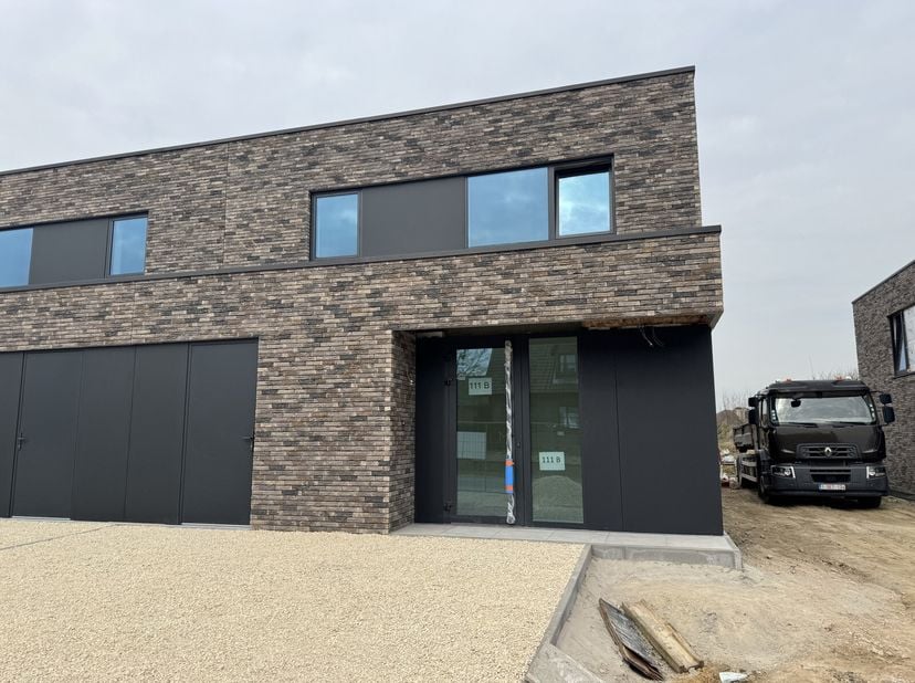 Cette très agréable maison jumelée est située à Viane, une commune de Gramont.&lt;br /&gt;
Cette maison lumineuse dispose d&#039;une surface habitable de 174m²,