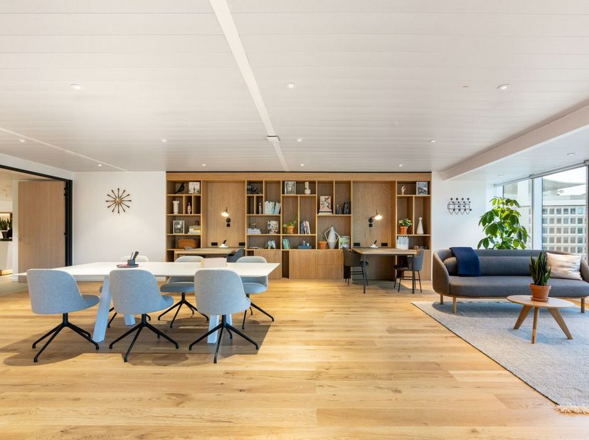 Bereik uw maximale productiviteit in Brussel in het bruisende co-workingcentrum Manhattan Centre. Dankzij de centrale locatie in de zakenwijk, vlakbij