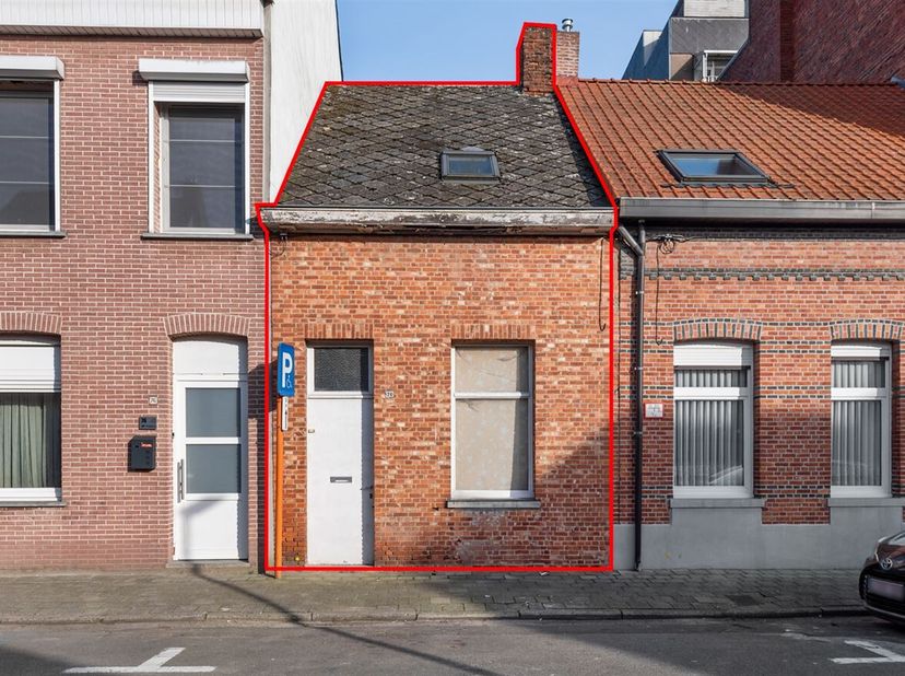 Volledig te herbouwen woning nabij station en centrum &lt;br /&gt;
Bent u op zoek naar een woning met potentieel in het centrum van Turnhout? &lt;br /&gt;
Deze vo