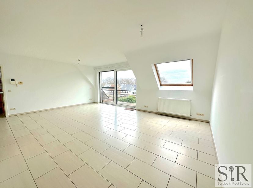 Ben je op zoek naar een uitstekend gelegen appartement net buiten het centrum van Mechelen, met excellente verbinding naar de autostrade en het statio