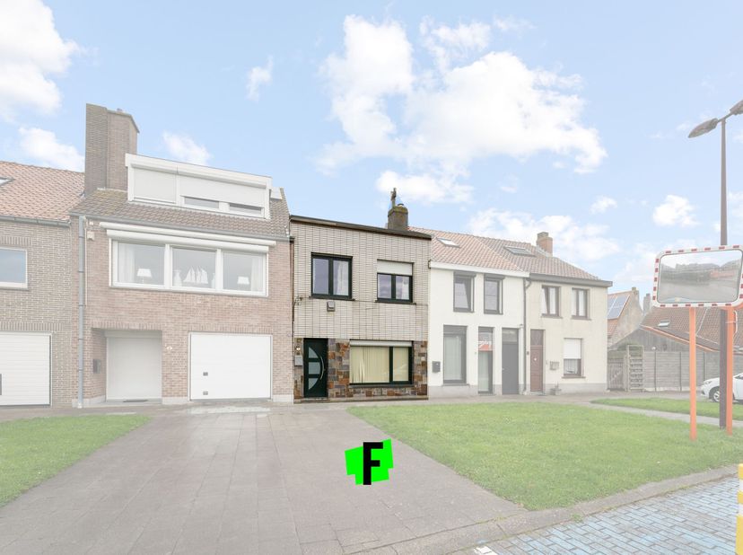 À la Steenovenstraat 7, 8420 Wenduine, à deux pas du centre, se trouve cette maison entièrement à rénover.&lt;br /&gt;
En entrant, vous accédez au hall d&#039;en