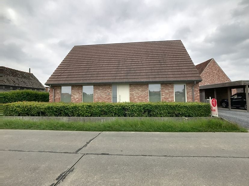 Le moyen le plus rapide pour visiter cette propriété? Demandez votre visite via le bouton rouge de notre site Web (www.dewaele.com) et vous serez cont