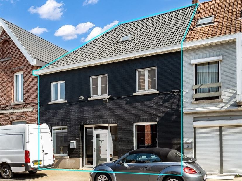Centraal gelegen te Balen bevindt zich deze prachtige woning met industriële look. Een karakterpand waar werk en privé perfect samenkomen!&lt;br /&gt;
Naast