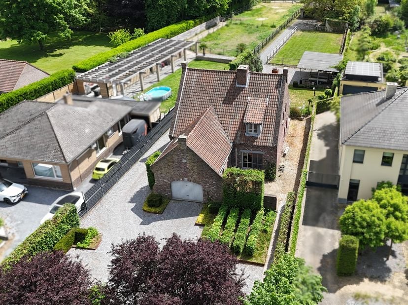 Ruime open bebouwing met royale tuin in Boorsem &lt;br /&gt;
&lt;br /&gt;
Op een prachtig perceel van bijna 25 are bevindt zich deze open bebouwing, ideaal voor w