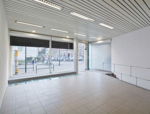                                        Commerce à louer à Woluwe-Saint-Pierre, € 2.500
