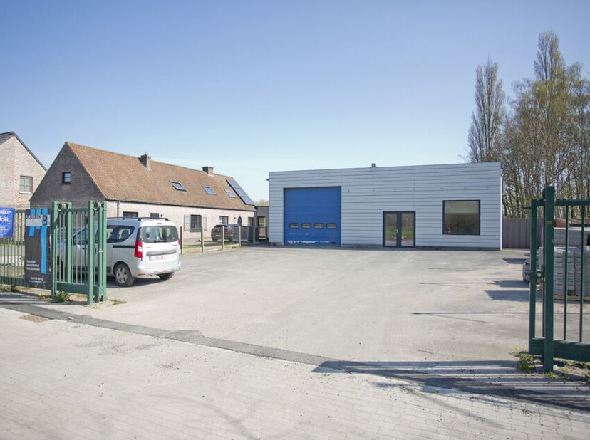 WERK-/OPSLAGPLAATS TE OEDELEM -  &lt;br /&gt;
 &lt;br /&gt;
Ruime en centraal gelegen garagewerkplaats te Oedelem, op slechts 5 km van Assebroek, deelgemeente van