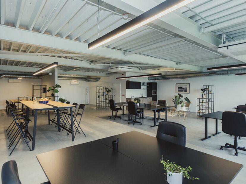 Cet espace de bureaux de 177 m² disponible immédiatement offre une excellente opportunité pour votre entreprise dans le parc d&#039;affaires verdoyant et f