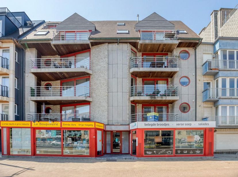 - appartement ensoeillée ; &lt;br /&gt;
- hall d&#039;entrée spacieux ; &lt;br /&gt;
- living spacieux avec terrasse ensoleillée ;&lt;br /&gt;
- cuisine équipée ouverte ;&lt;br