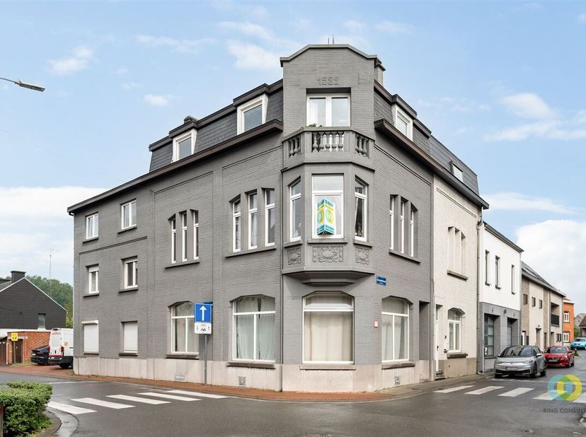 Dans le quartier calme et verdoyant de Melsbroek, nous avons le plaisir de vous présenter cette propriété de rendement très bien entretenue, composée