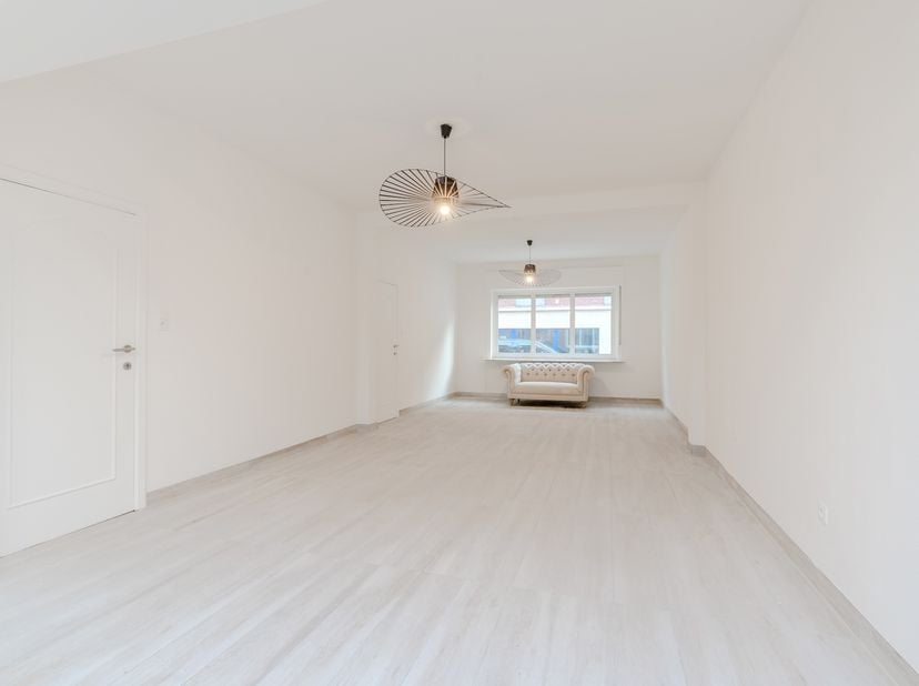 Volledig gerenoveerde gezinswoning met 5 slaapkamers en garage&lt;br /&gt;
&lt;br /&gt;
Omgeving:&lt;br /&gt;
- Rustig en centraal gelegen gezinswoning aan de Blauwe bo