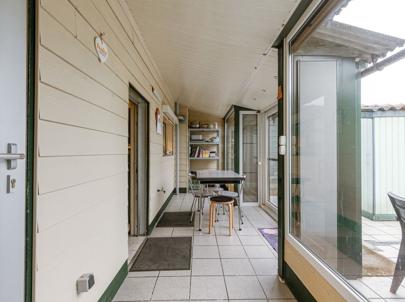 Deze woning met prachtig zicht op uitgestrekte velden ligt in het hartje van Eeklo. De woning biedt veel mogelijkheden en is ideaal voor gezinnen, mit