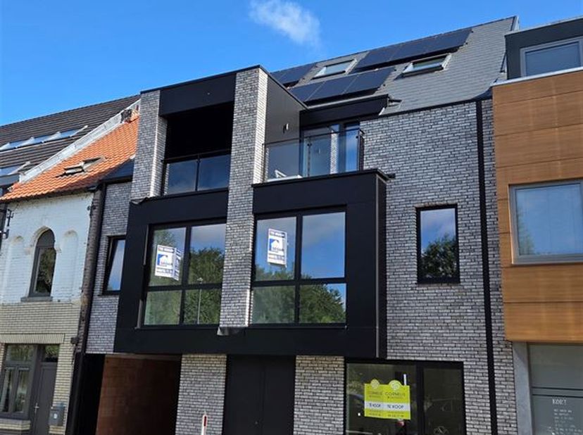 Dit NIEUWBOUW zeer energiezuinig appartement (63,62m²) in afwerking, 1ste verdieping, is gelegen in een prachtig kleinschalig nieuwbouwproject &quot;GIGI&quot;