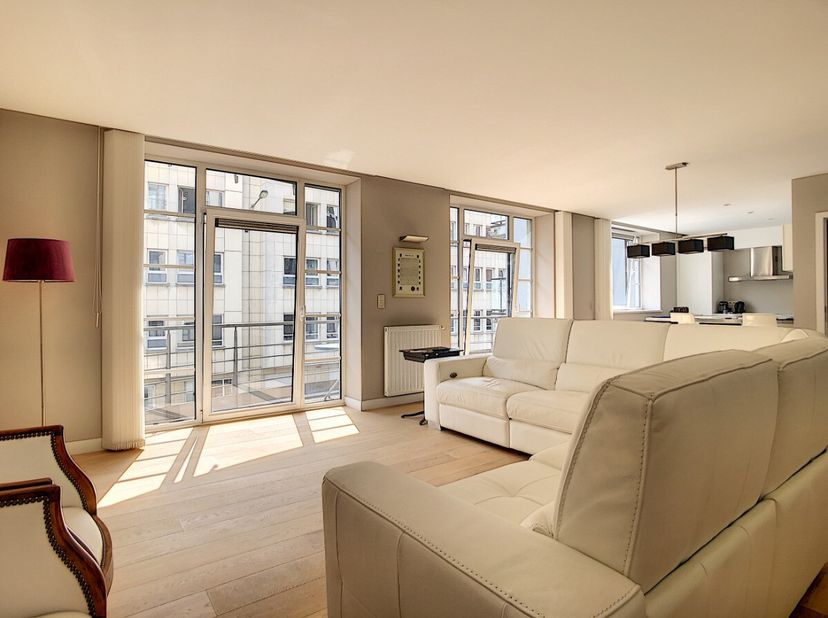 DIAMANT  SUPERBE APPARTEMENT MEUBLÉ 2 CHAMBRES AVEC TERRASSE Situé dans le quartier prisé du Diamant, ERA Châtelain vous propose ce magnifique apparte