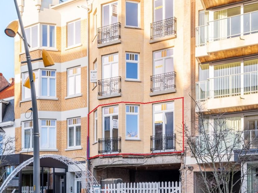 De Panne: Luxueus appartement met uniek uitzicht op de Markt! Bent u op zoek naar een exclusief en luxueus appartement in het centrum van De Panne? Di