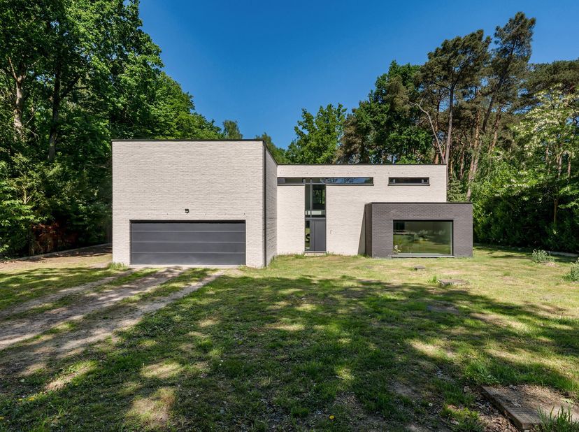 Moderne energiezuinige nieuwbouwvilla in het groen gelegen te Keerbergen.&lt;br /&gt;
Beschrijving:&lt;br /&gt;
Deze ruime nieuwbouwvilla (BJ 2023) net buiten het