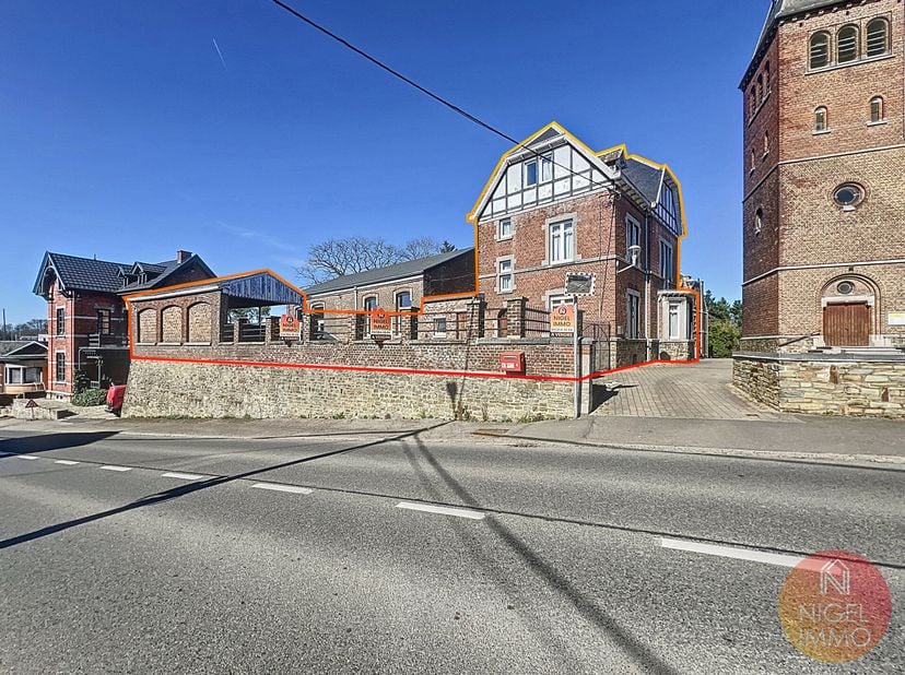 BARCHON  Spacieuse maison familiale 5 chambres avec terrasse, parking et potentiel impressionnant !&lt;br /&gt;
Nigel IMMO vous propose cette maison 3 façad