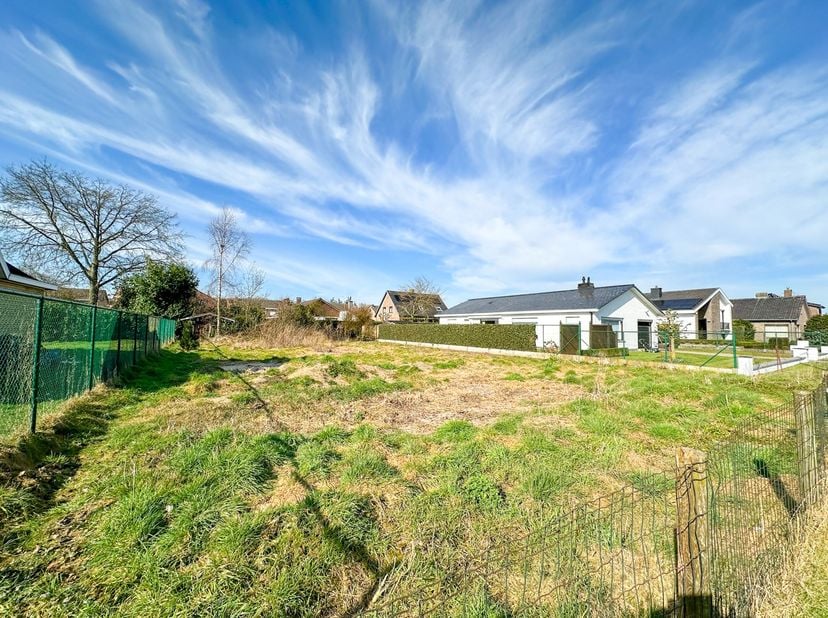 Droom je van een eigen woning op een toplocatie? Dit ruime perceel van 652 m² (geschikt voor open bebouwing), gelegen in een prachtige, rustige en gro