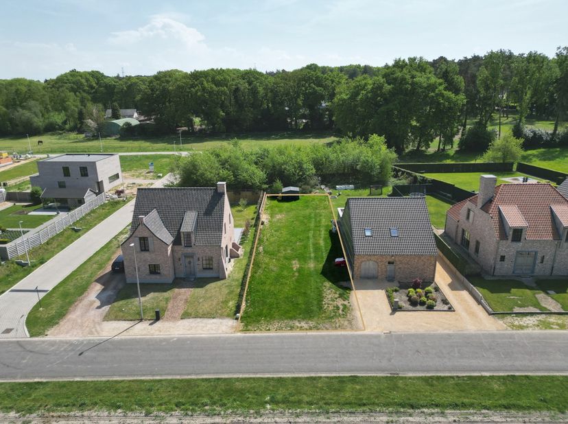 Deze bouwgrond (LOT 3) vinden we terug op een zeer rustige en aangename locatie in Niel-bij-As.&lt;br /&gt;
&lt;br /&gt;
Soort bebouwing: Half-open bebouwing&lt;br /