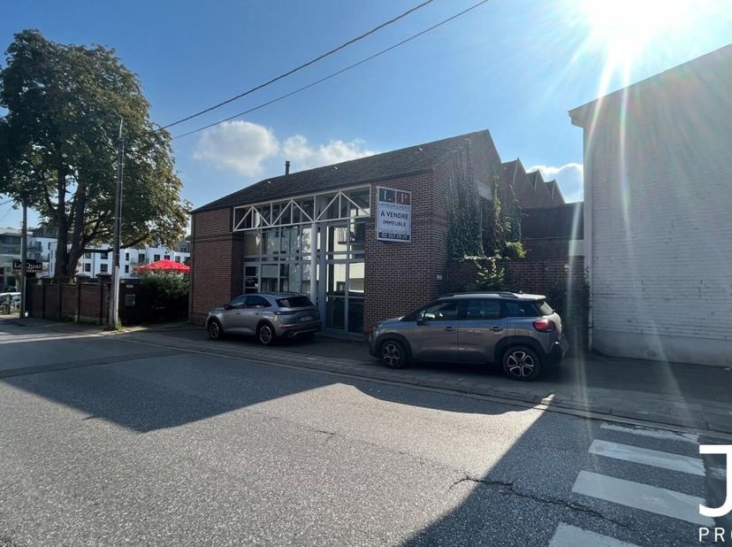 ----------- Papeterie district of Genval ---------------&lt;br /&gt;
Genval, ideally located in the Papeteries district and close to the centre, close to al