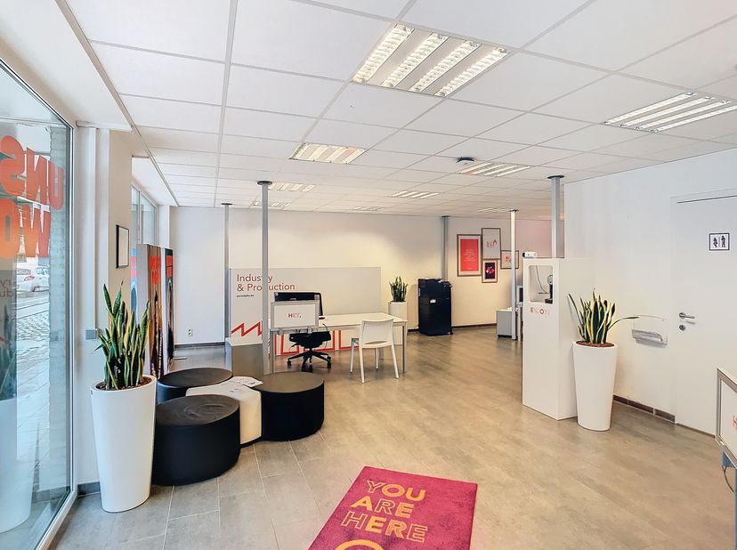 De eigendom wordt aangeboden via de Power-sale formule. De vermelde prijs is een instelprijs. Voor meer info, gelieve contact op te nemen met de dossi