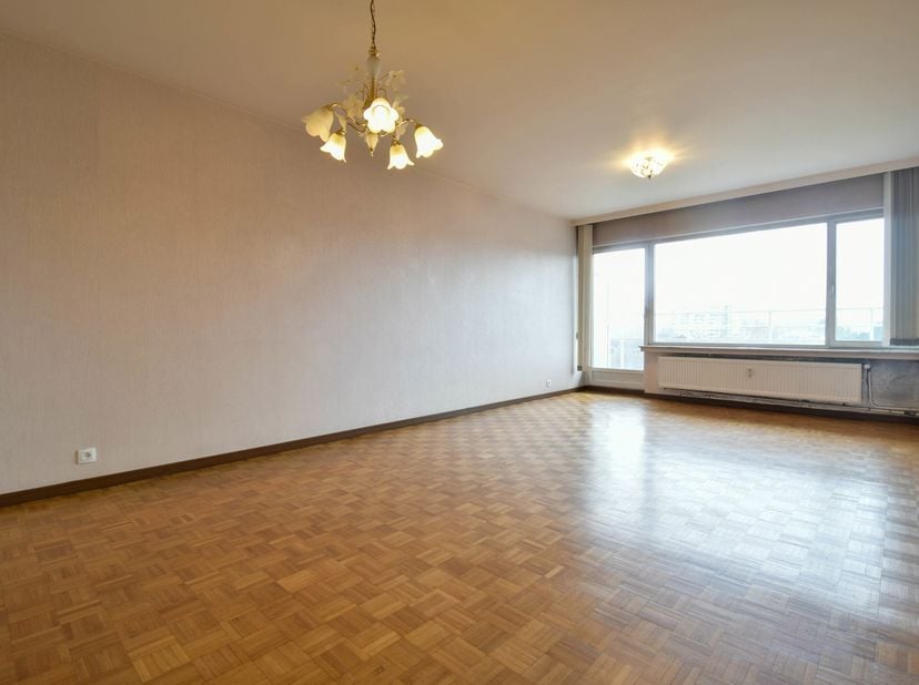 TRIOR vous propose cet agréable appartement 3 chambres, situé au 5 ème étage, avec belle terrasse et vue dégagée! Il se compose comme suit: hall avec