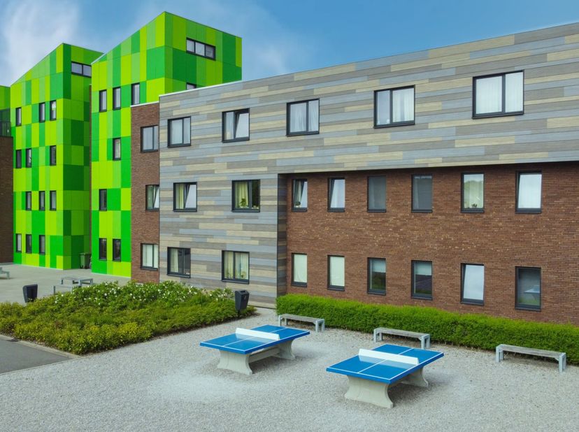 Gebouwd op 450m van de grootste hogeschool van Brugge, vlak aan verbindingswegen zowel voor de wagen als het openbaar vervoer, beschikt de Residentie