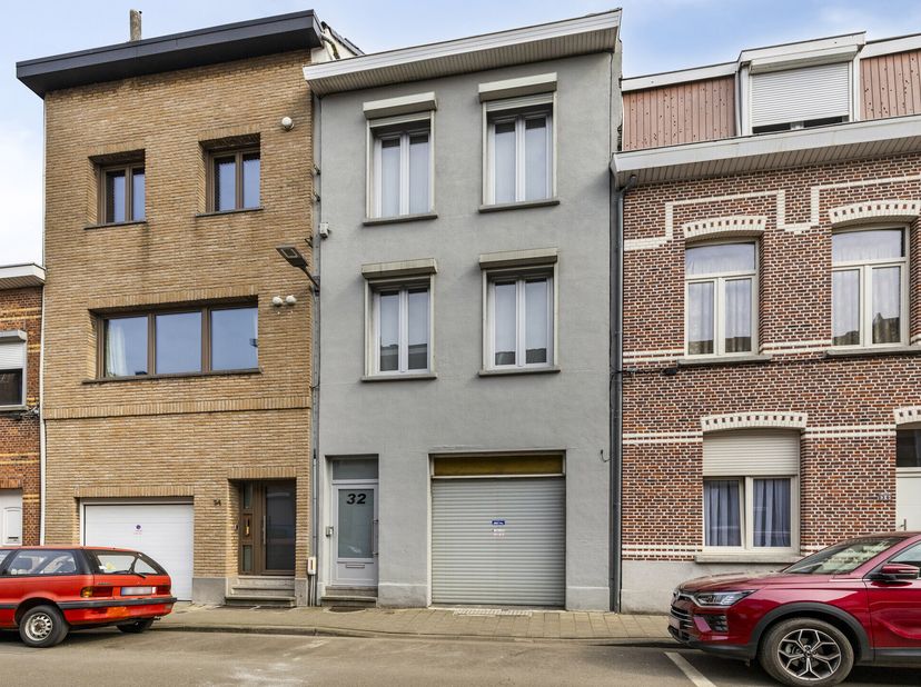 Cette charmante maison à vendre à Deurne offre un cadre de vie calme et facilement accessible. L&#039;arrêt de tramway Deurne Lakborslei se trouve à seulem