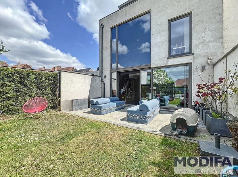 Lot / BeerselPrachtig huis (330m² woonoppervlakte) uit het begin van de eeuw, volledig gerenoveerd en uitgebreid in 2013 (LUXE renovaties)Entreehal, w