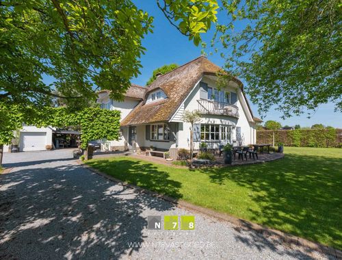                                         Villa à vendre à Lanaken, € 900.000
