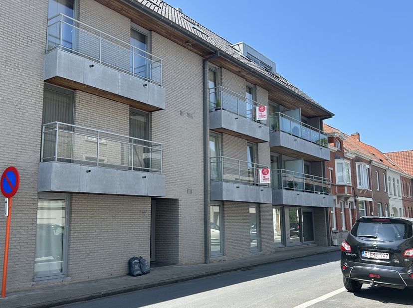 Dit appartement met 1 slaapkamer is gelegen in het centrum van Waregem. Binnen de leefruimte is er plaats voor zowel een gezellige zithoek alsook een