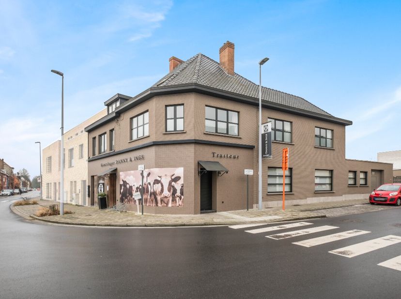 Bien professionnel à vendre
                    à 9820 Merelbeke