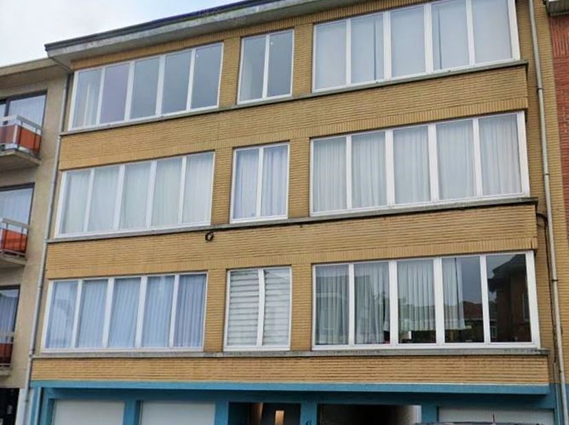 IN OPTIE - Dit recent vernieuwd appartement is instapklaar en ideaal gelegen dicht bij openbaar vervoer, winkels en scholen. &lt;br /&gt;
Het appartement be