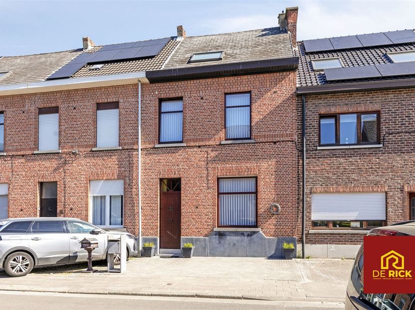 Découvrez cette charmante maison mitoyenne au coeur de Hofstade, idéale pour les familles à la recherche d&#039;espace et de confort. Cette propriété a une