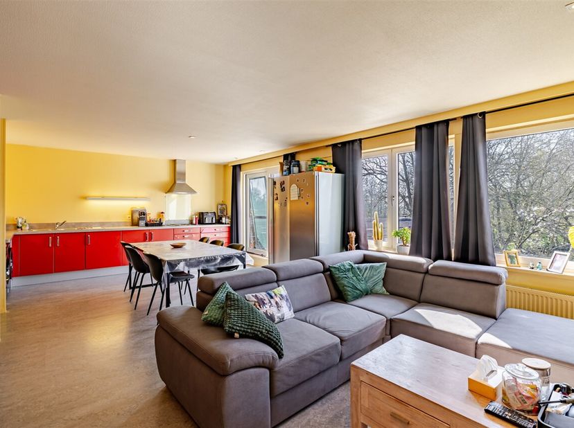 Prachtig instapklaar appartement met zicht op de Kalkense Meersen!&lt;br /&gt;
Dit appartement is gelegen in de bruisende dorpskern van Kalken, vlot bereikb