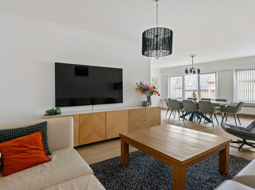 Dit appartementsgebouw is gelegen op een absolute toplocatie, pal in het centrum van Aartselaar.&lt;br /&gt;
Alle benodigde accommodaties bereikt u te voet