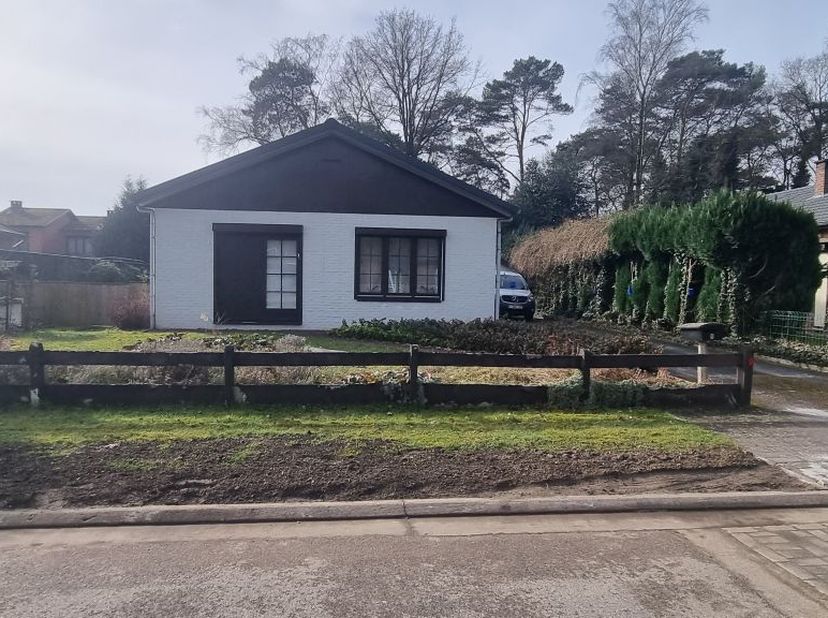 Genk: Te renoveren vrijstaande  gelijkvloerse woning in  een zeer kindvriendelijke doodlopende straat.&lt;br /&gt;
&lt;br /&gt;
Bent u op zoek naar een woning met