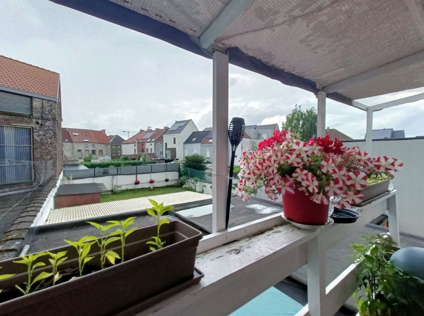Appartement op 1e verdieping, centraal gelegen tussen het &#039;Keizerpark&#039; en &#039;Park De Vijvers&#039; (+-5 hectare groene long met bos, natuur en speeltuin).  &lt;